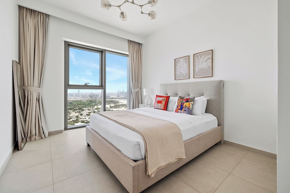 1BR Downtown and Dubai Frame Views