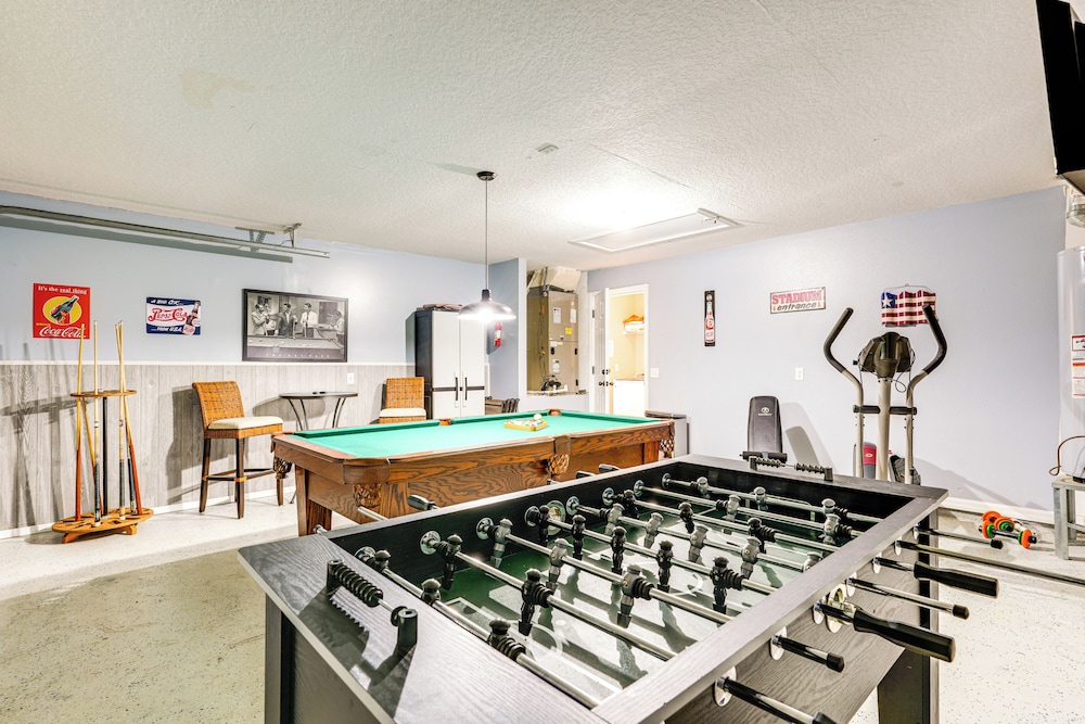 16 Mi to Disney: Home w/ Game Room & Pool