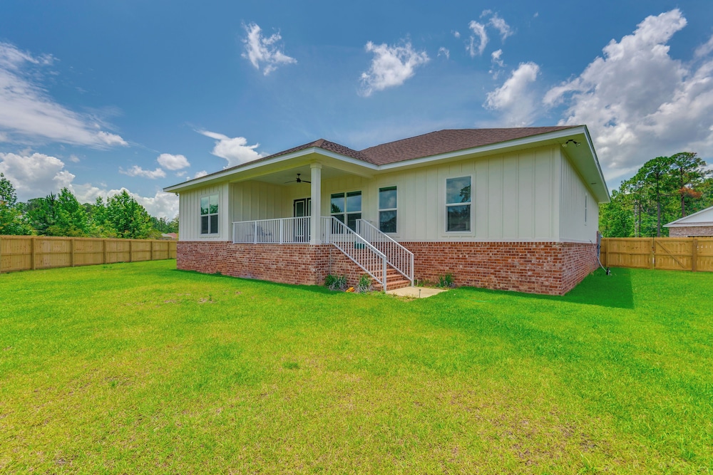 Modern Family Home w/ Spacious Yard in Milton