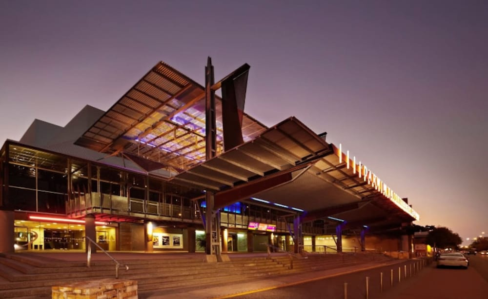 Waterfront Paradise Corporate Long Stay Retreat - Image 1