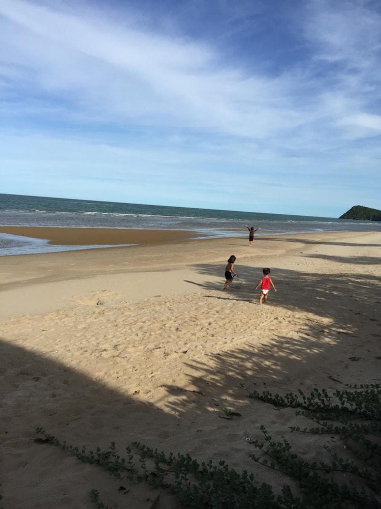 Hua Plee Lazy Beach