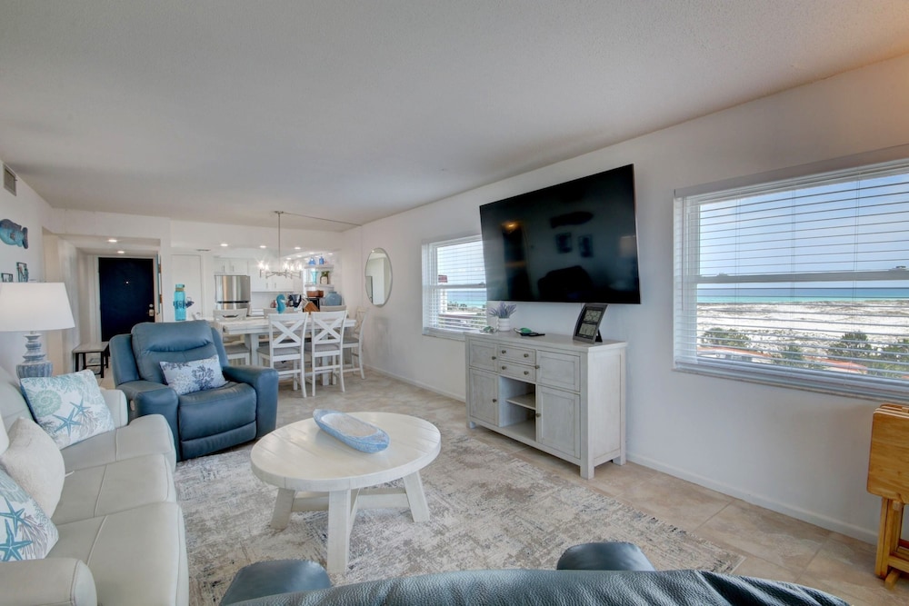 560 El Matador 2 Bedroom Condo