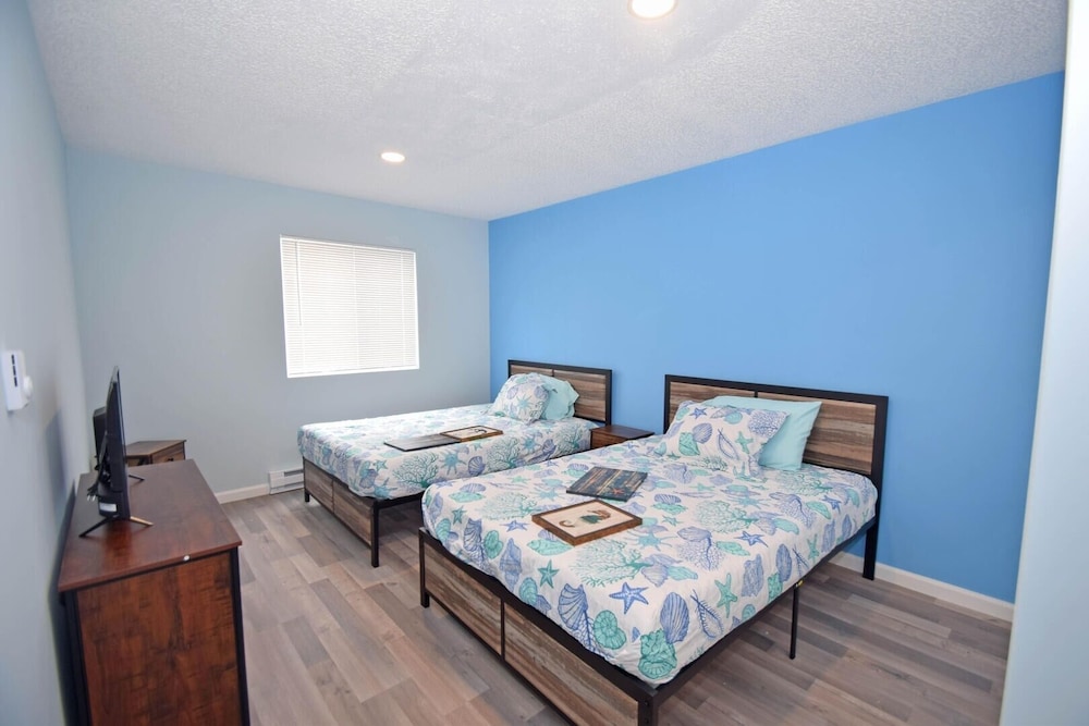 Summer Winds 201e 2 Bedroom Condo by Redawning view 2