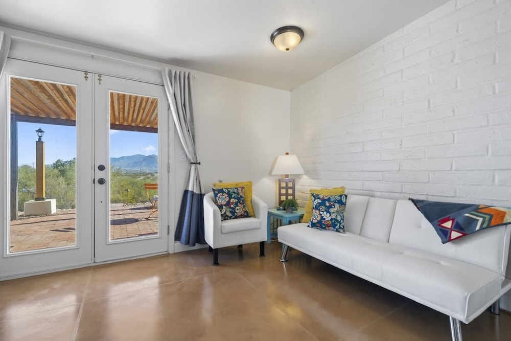 Panoramic Mountain Views Heated Pool 2 Kitchens