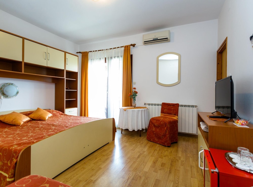 Sunny and Sleek Krk Rooms With Balcony