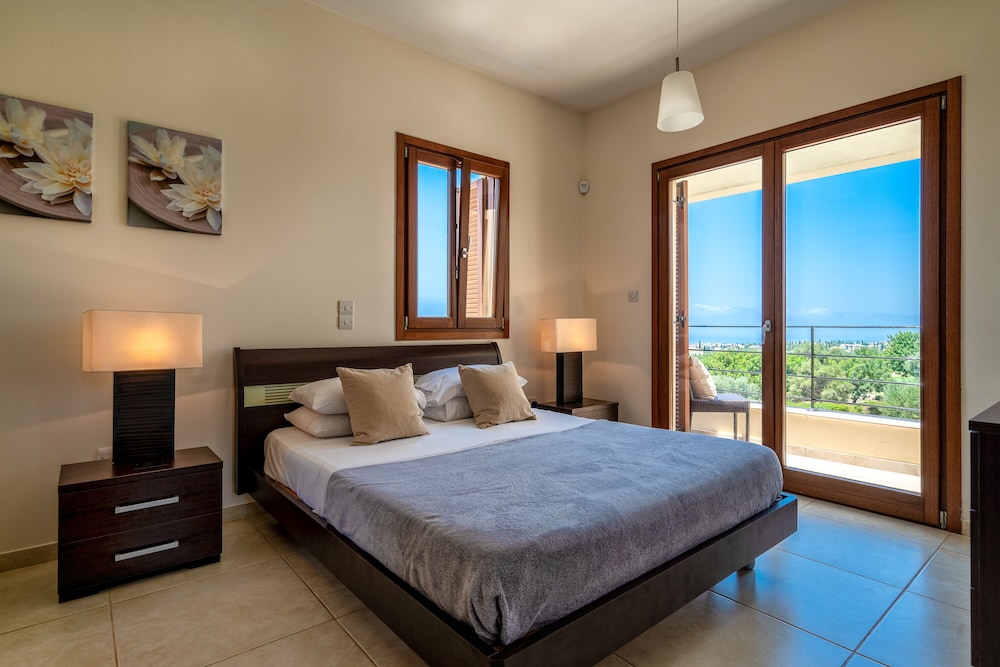Villa 148 - Lofou view 3