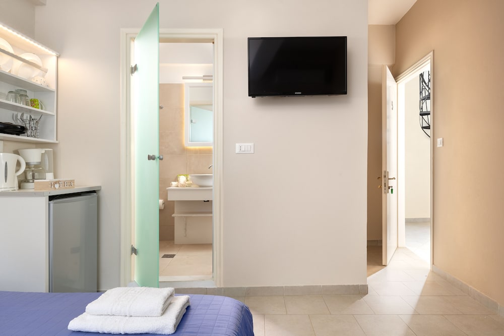 Maravelias Rooms