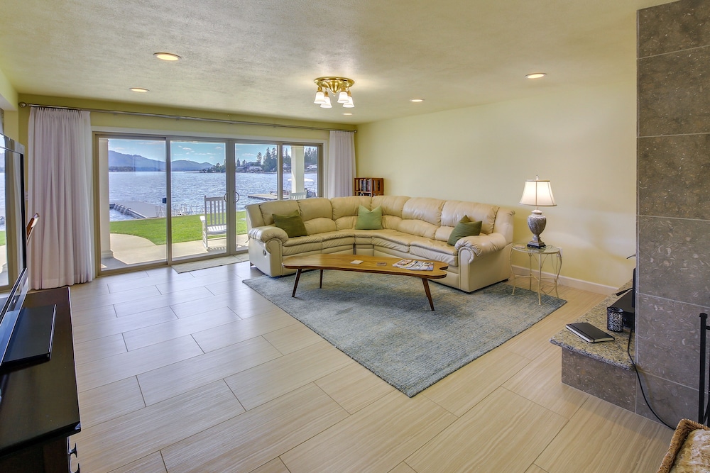 Waterfront Newport Home w/ Private Boat Dock! view 2