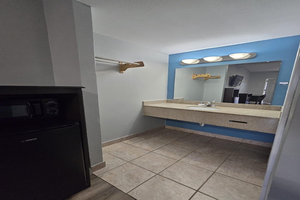 Luxury Inn & Suites and RV Park