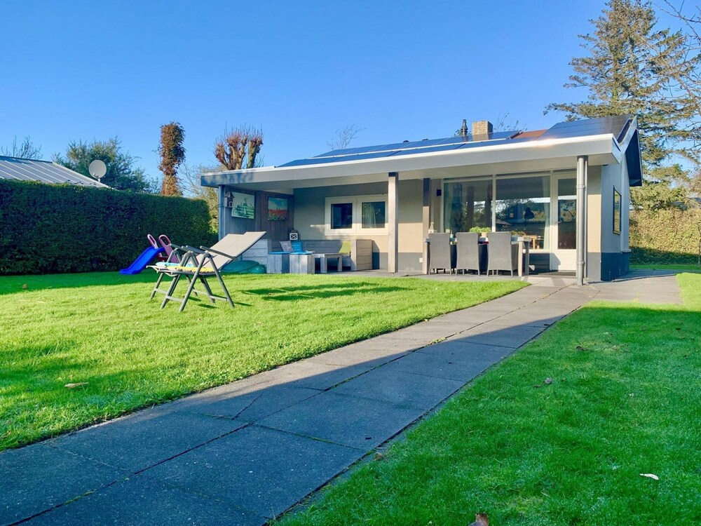 Bungalow in Sint Maartenszee With Veranda