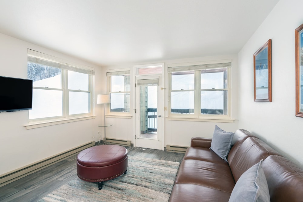 Etta Place 1 by Avantstay Ski In/ Ski Out Unit w/ Views of the Slopes! view 5