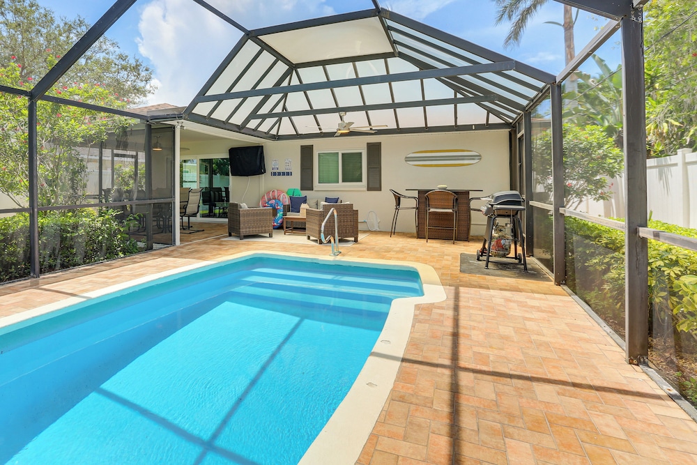 1 Mi to Vanderbilt Beach! Family Home on 500 Block
