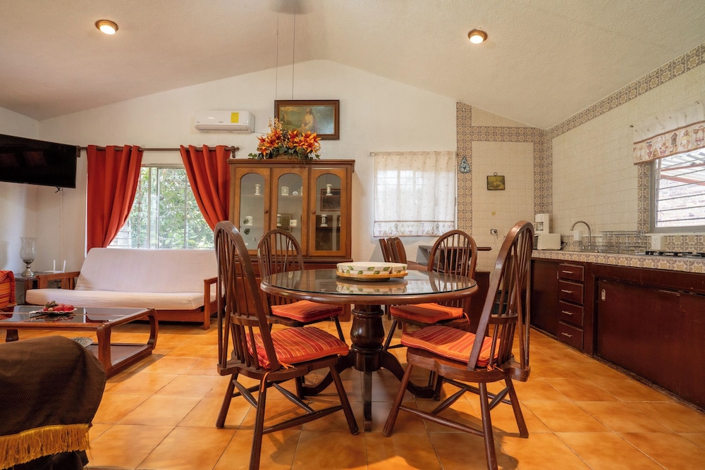 Vacation house with pool - Temixco 2 BR