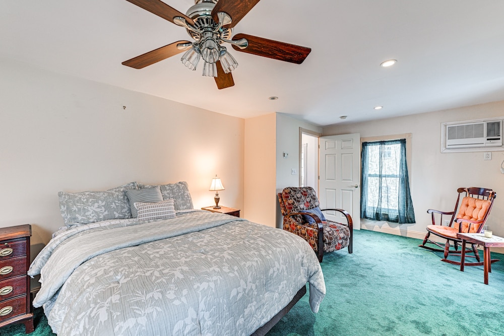 New York Escape Near Times Square & Central Park! view 2