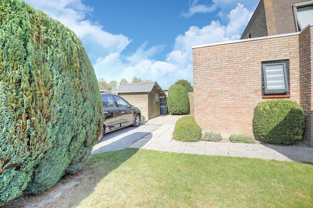 Well Equipped Holiday Home in Nieuwvliet Near the Beach view 4