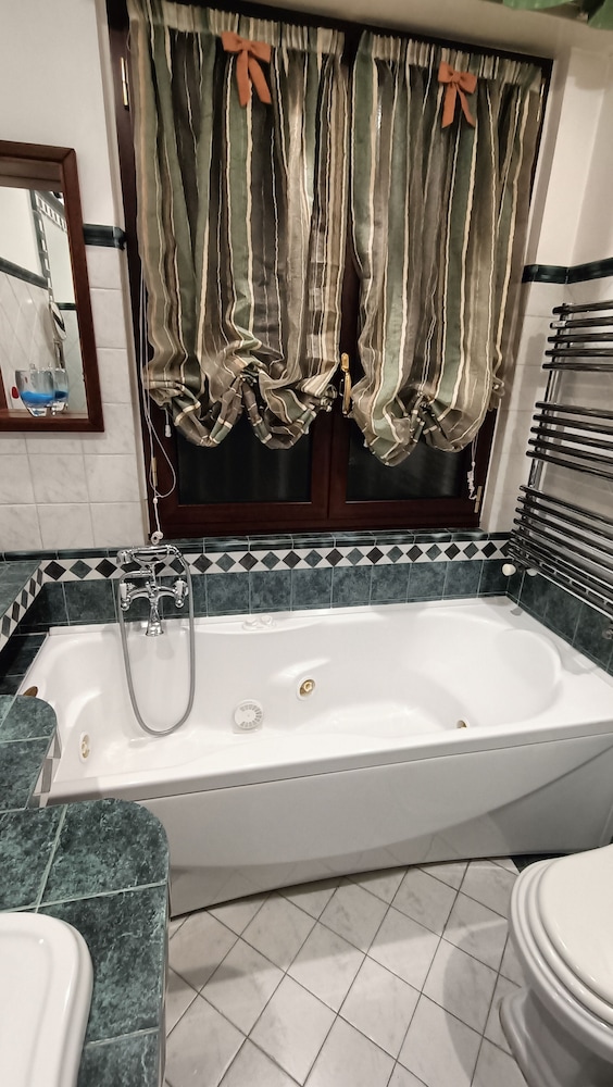 Roma Chic House - Delightful Luxury Apartment 3 People, With Jacuzzi