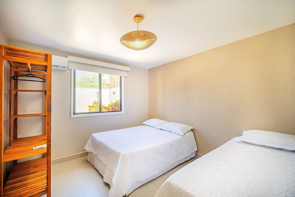 Casa DelMare Cond. com saída na praia