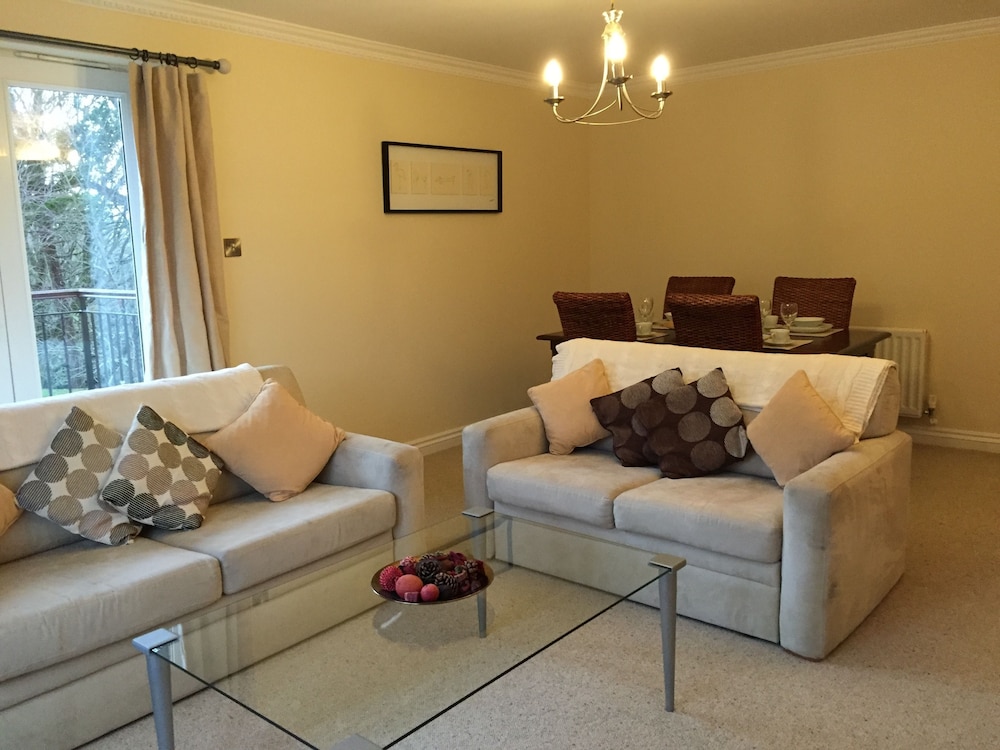 Turnberry Apartments