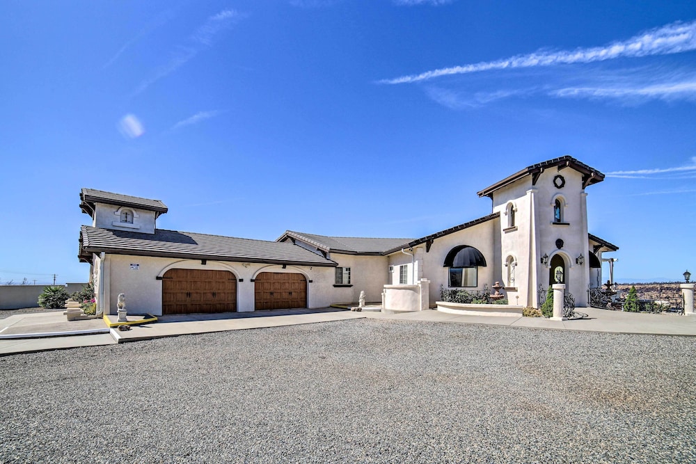 Chic Paradise Home w/ Terrace: 13 Mi to Wineries!