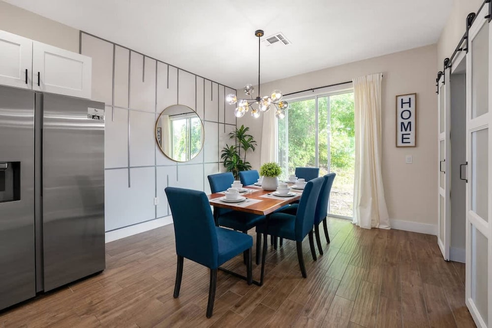 New Listing - Modern Decor 4 BR Townhouse