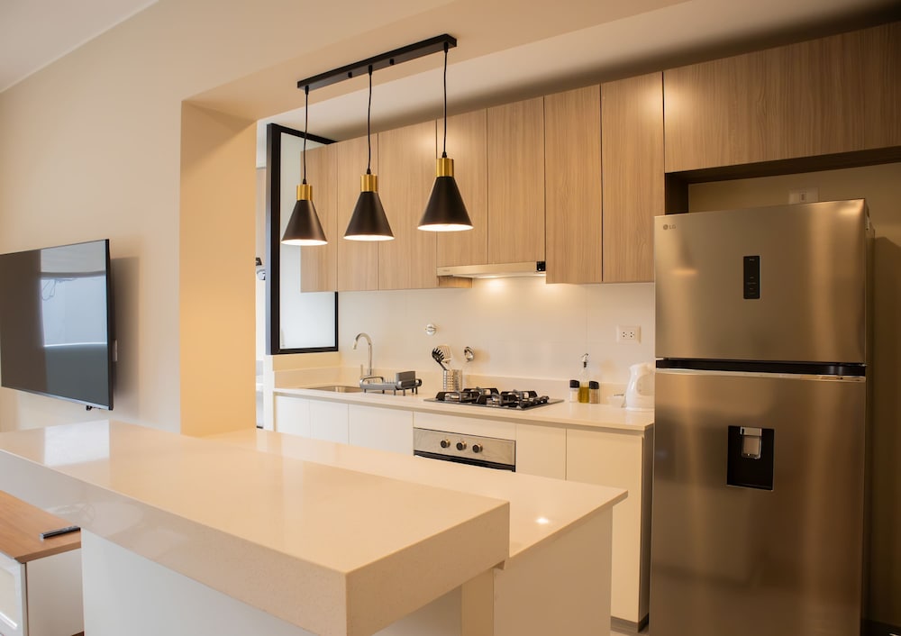 w Chic 1BR Apartment w Scenic Balcony in Central Miraflores