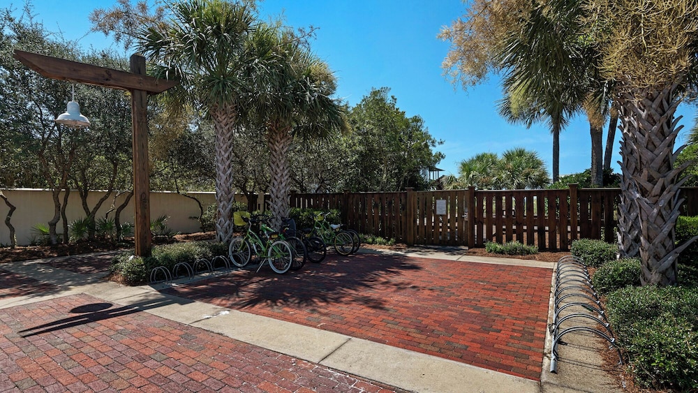 Coastal 3BR Condo With Pool & Shuttle : Snowbird Friendly!