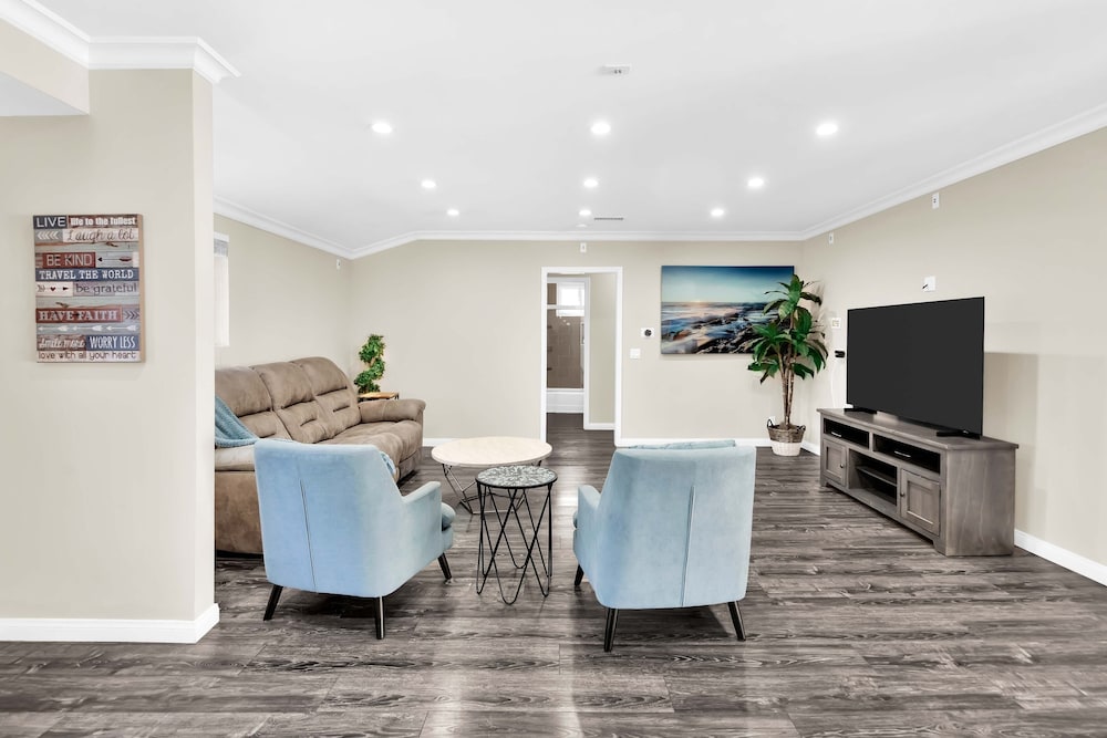 Martha by Avantstay Brand New LA Valley Home view 4