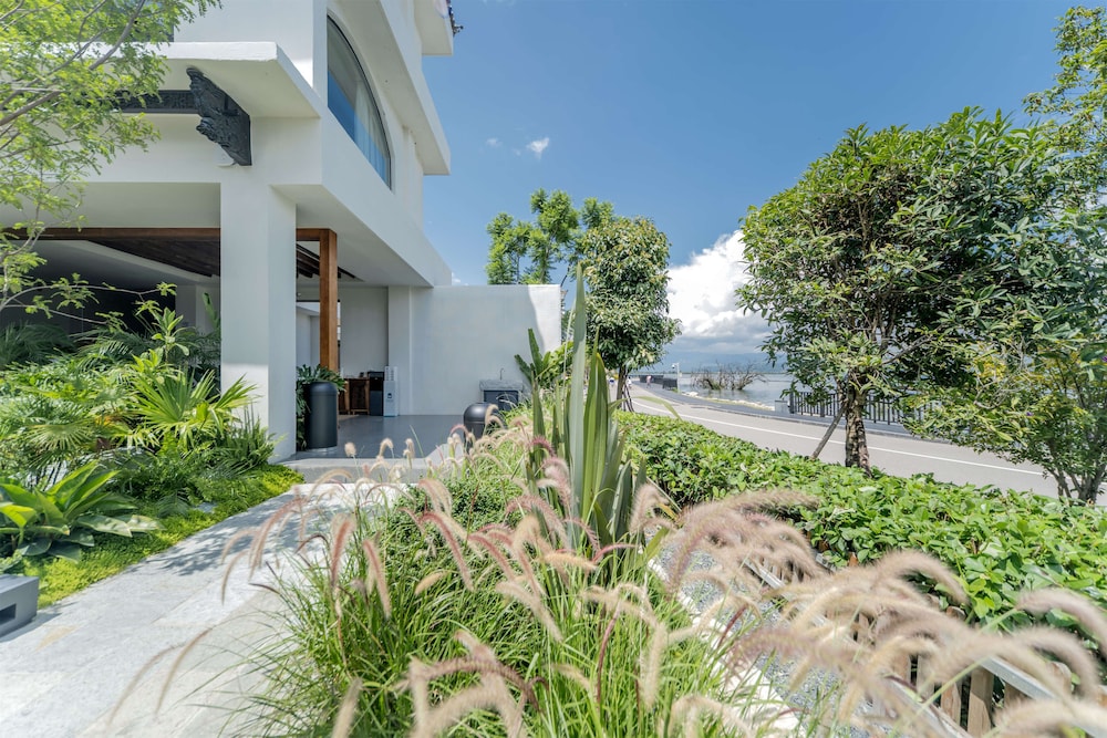 Dali Qingmai Seaview Resort