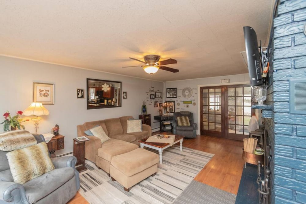 Amazing Hiking Cozy Home Close to Mountns Fireplace