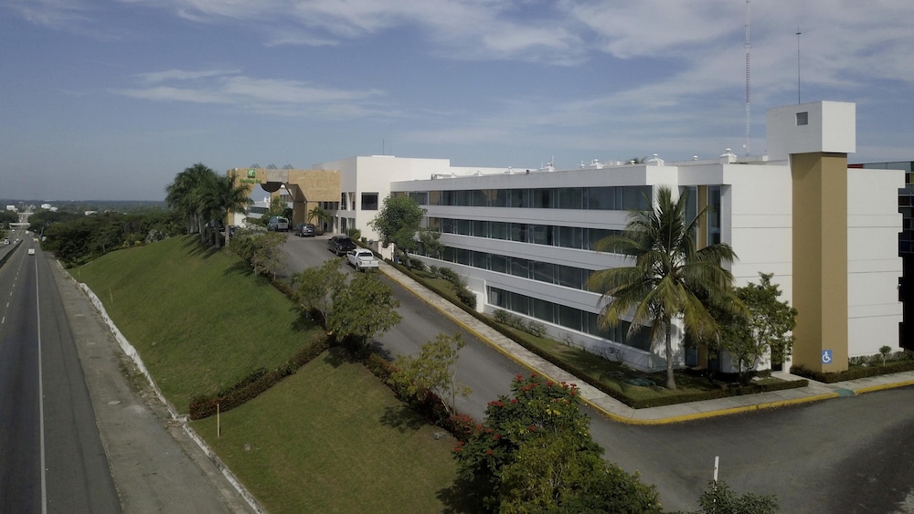 Villahermosa Vacations - Holiday Inn Villahermosa Aeropuerto, an IHG Hotel - Property Image 1