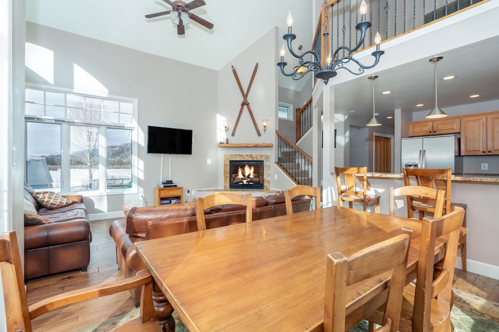 Bachman Village 14 by Avantstay Close To Town The Slopes w Hot Tub Permit 12038