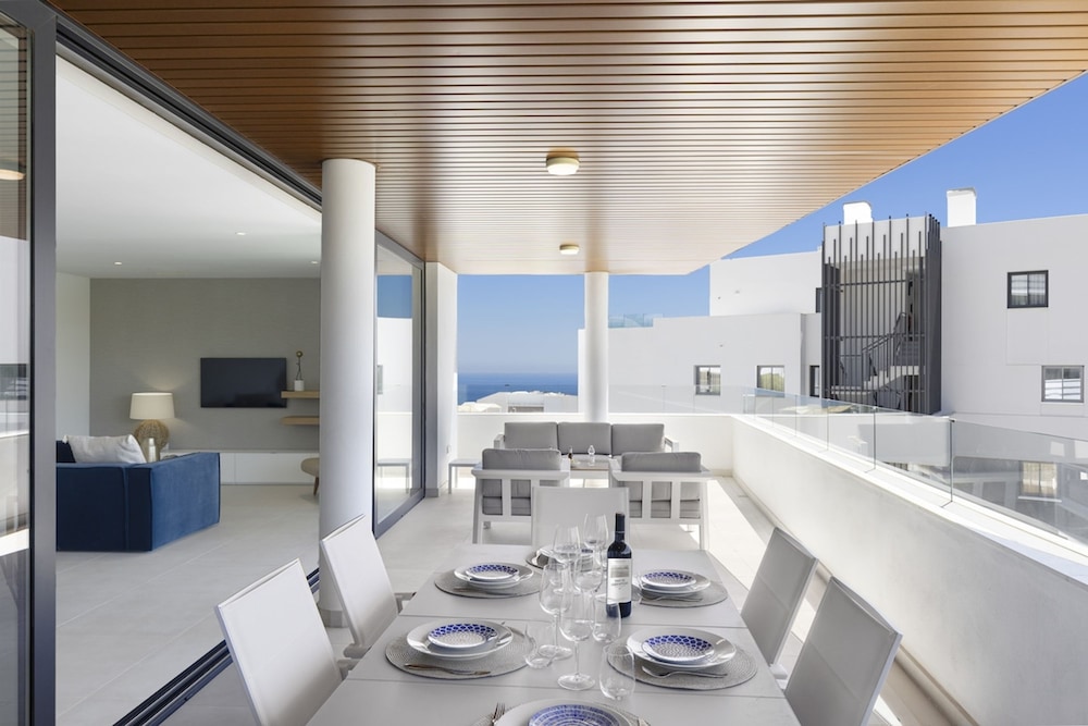 Exclusive 3-bedroom Apartment in Higueron