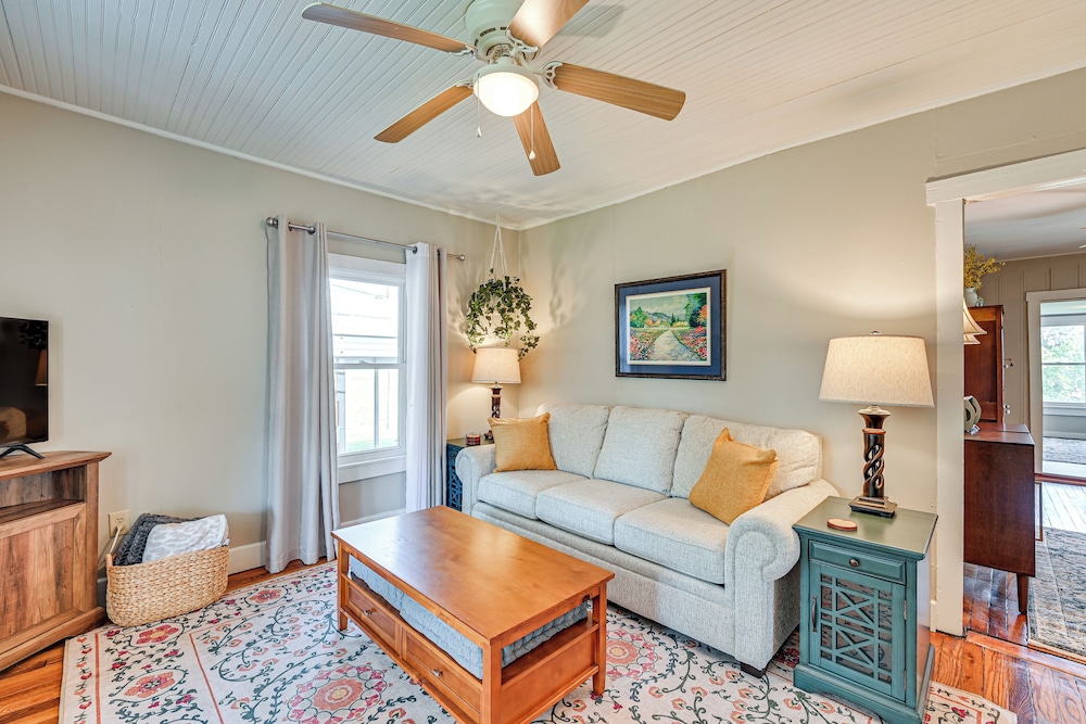 Rock Climb, Hike, Relax! Quiet Beattyville Retreat