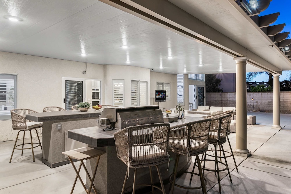 Luxury Pool Home w Theater Games Mountain View