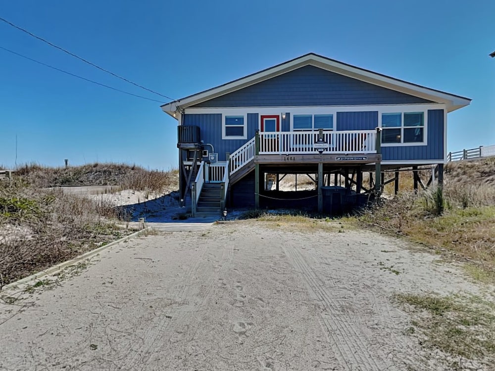 Sea Paradise Cottage by Topsail Realty