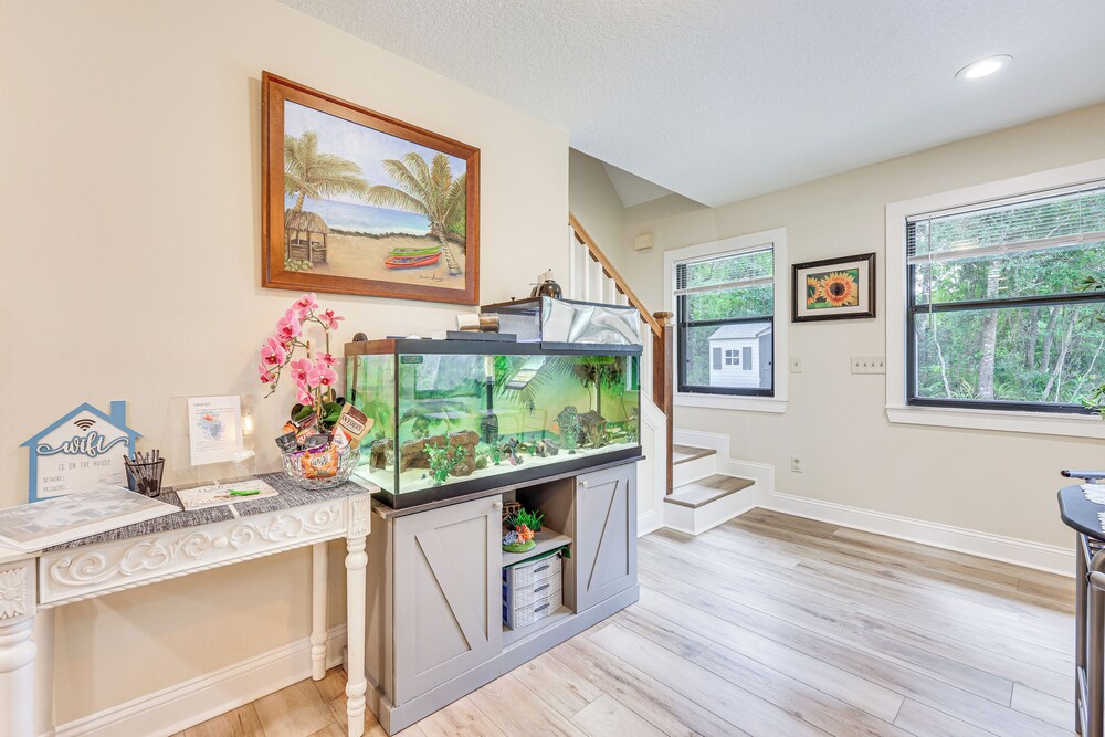 Rural Retreat! Florida Cottage w/ Screened Patio view 2