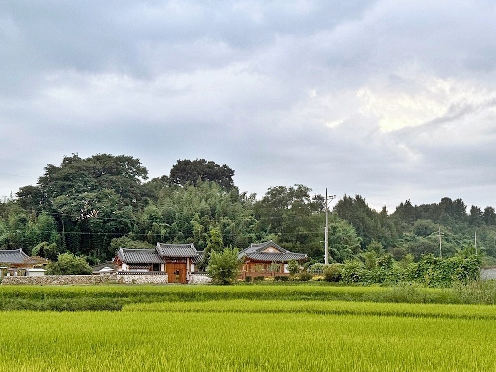 Jukrokjungsa hanokstay
