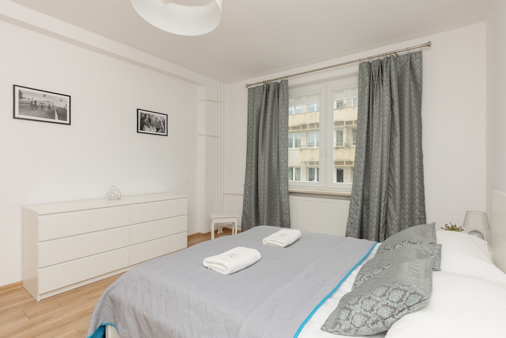 Warsaw Apartment Mokotowska by Renters view 3