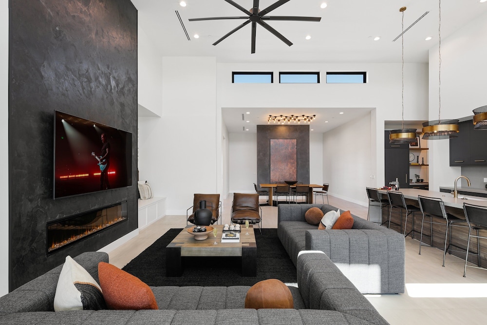 Luxe - Solstice Retreat - Heated Pools - 2 Homes