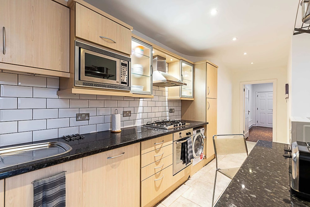 Charming Kensington Apartment