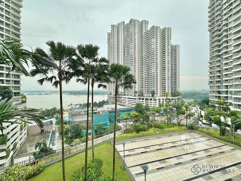 Country Garden Danga Bay Sea View Homestay by Stayrene