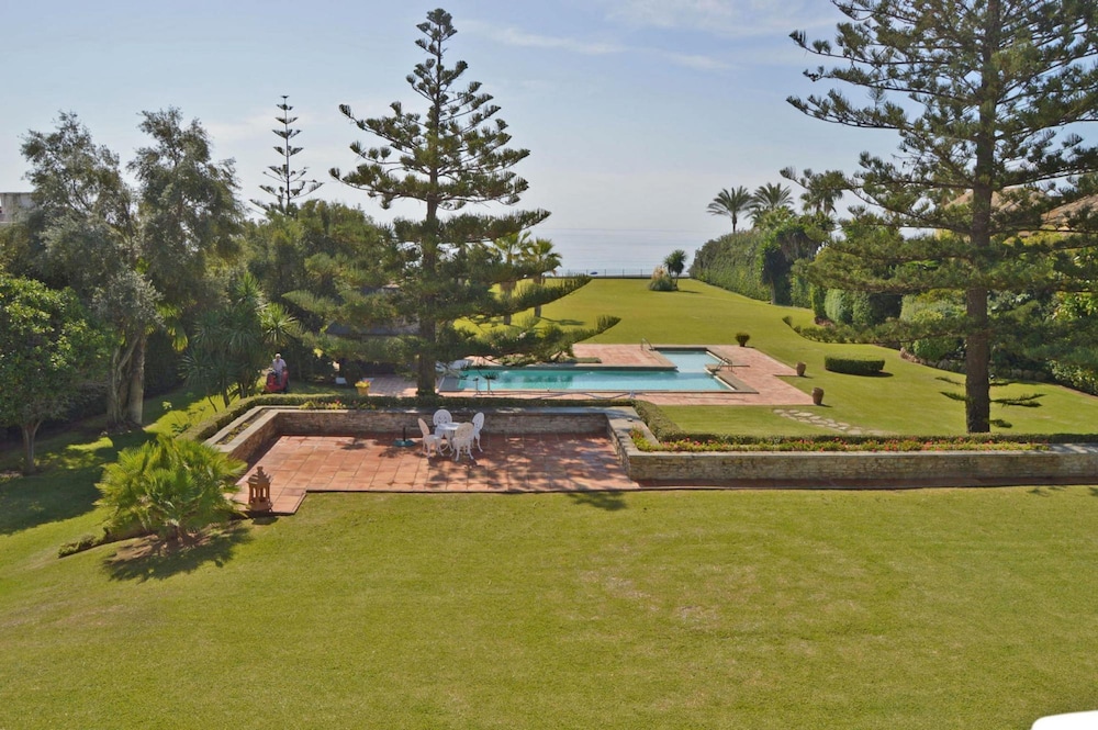 Amazing Beachfront Villa Heated Pool Marbella