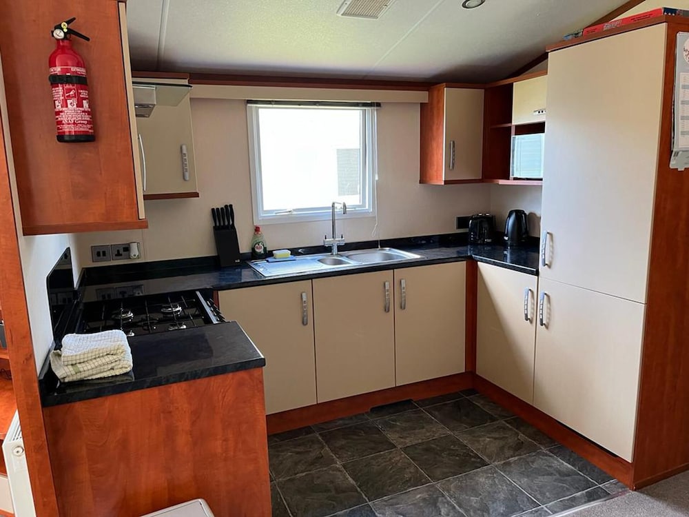 Spacious 2 bed Holiday Home Entertainment on Site view 5