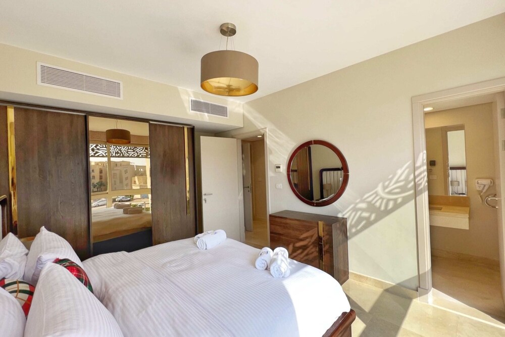 Xuru Stays I Homestyle 3BR Penthouse Pool & Beach View