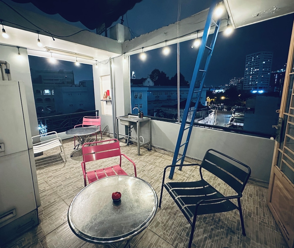 Alleyway Hostel - Adults Only