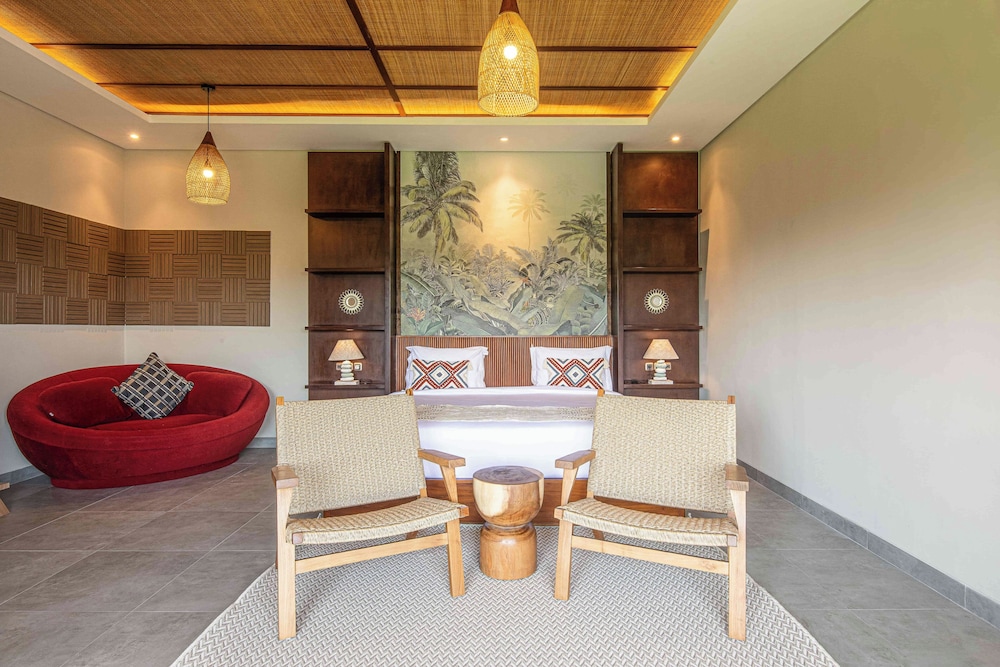 Luxury 5-bedroom Canggu Beach Villa With Scenic Ri