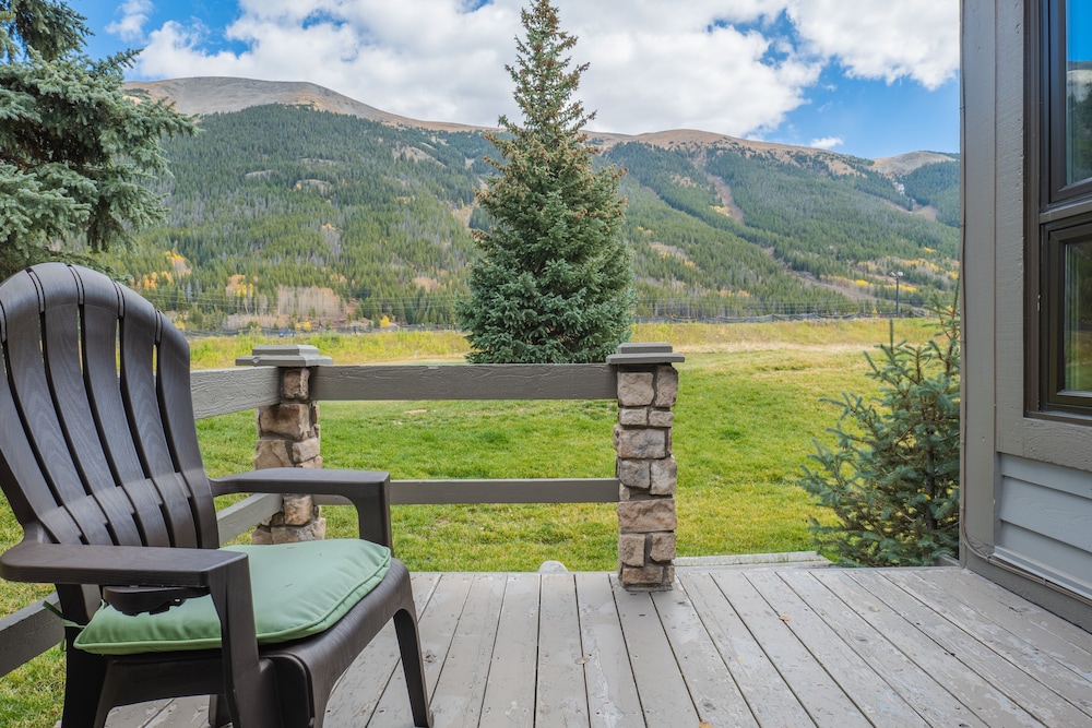 Private Home With A Beautiful Mountain Vista - Woods24 by RedAwning view 4