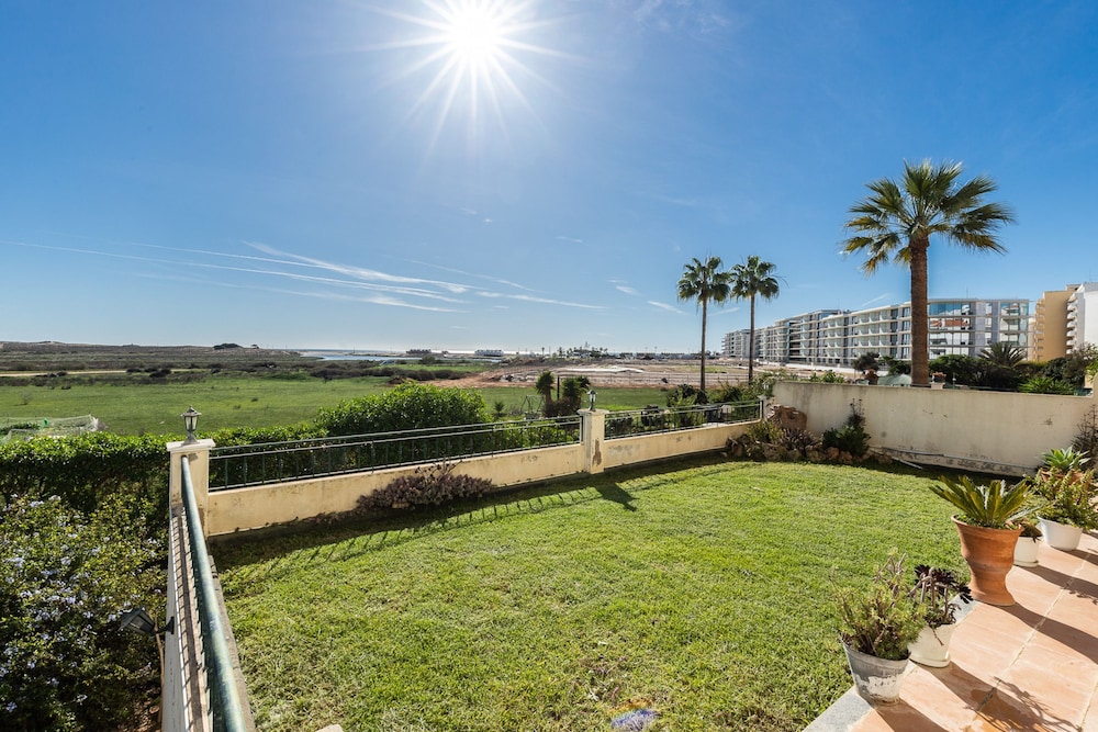 Beach Front View Armacao de Pera Flat With Terrace