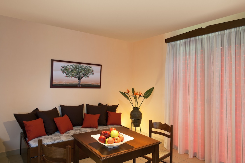 Makis Inn Resort