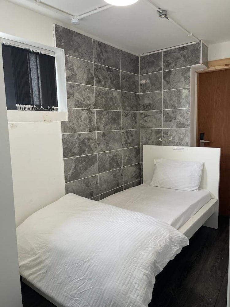 Rahman Hostel - Manchester